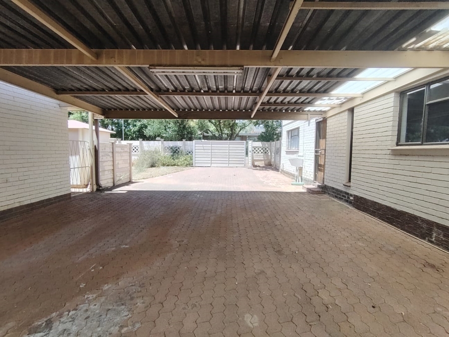 7 Bedroom Property for Sale in Fichardt Park Free State